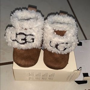 Infant ugg boot size 2/3